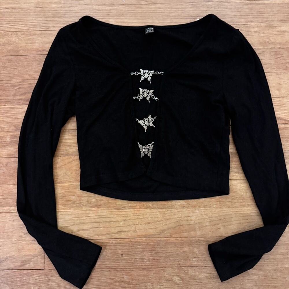 SHEIN ribbed long sleeve blouse with metal butterfly detail size medium M
b76